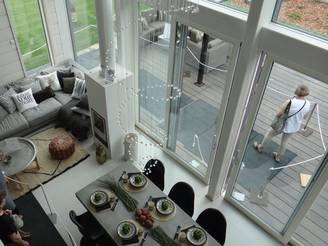 Второй свет в гостиной частного дома Второй свет в гостиной частного дома